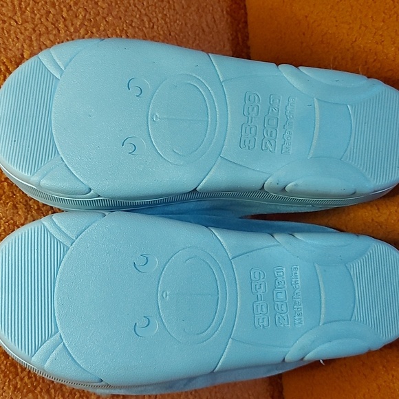 Cute Fuzzy Cat Slippers - Picture 3 of 4